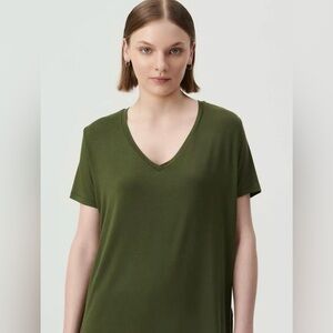 Audrey V-Neck T-shirt.